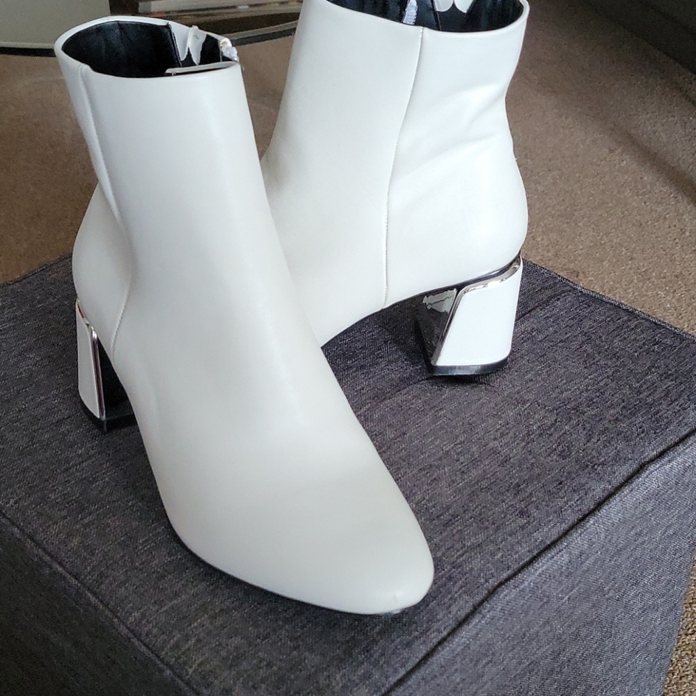 Boot - Picture 4 of 4